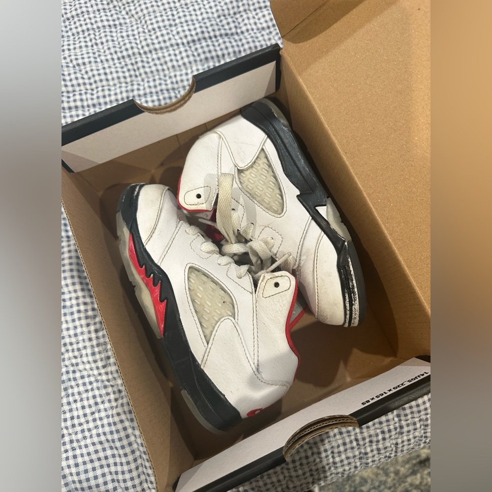 Toddler Jordan white & black size 9c